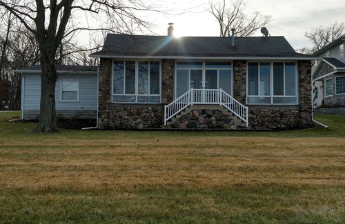 Gypsum House | Cozy lake front home is waiting for you!