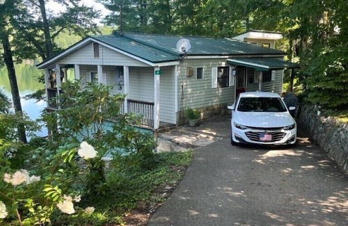 Santeetlah House | Cozy Lake-front cabin with a private dock and beautiful views on Lake Santeetlah