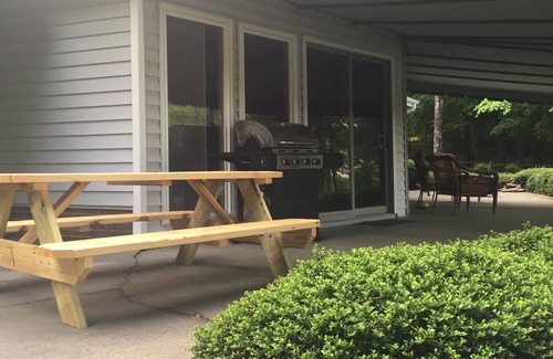 Denver House | Cozy Lake House! Large Yard! Sleeps 8! Boating options available on site!