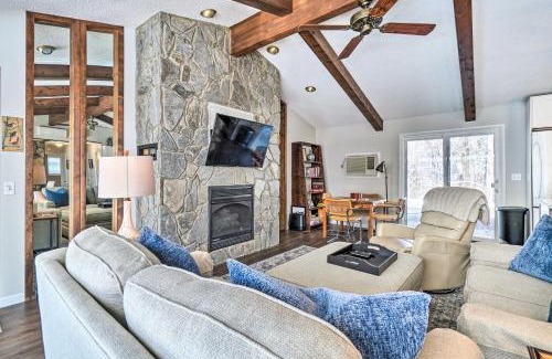 Robbinsville House | Cozy Lake Santeetlah Cottage with Dock and 3 Kayaks!