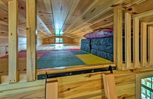 Cub Run Cabin | Cozy Lakefront Cabin w/ On-Site Waterfall & Hiking
