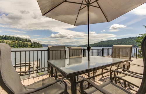 Worley Cabin | Cozy Lakefront Cabin w/Private Dock & 2 Boat Slips on Lake Coeur d'Alene