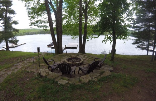 North Glade Hills Cabin | Cozy Lakefront Cabin with Stunning Views!
