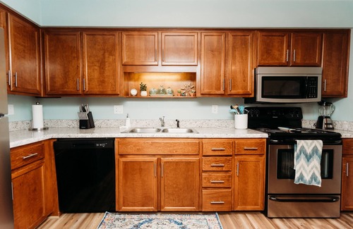 North Shore Condo | Cozy Lakefront Condo with Kayaks at Bernard's Landing on Smith Mountain Lake