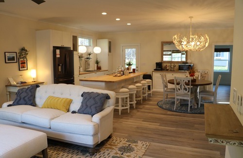 Willsboro House | Cozy lakefront cottage with beach.