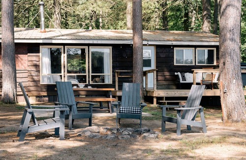 Harcourt Cottage | Cozy Lakefront Cottage | 2.5hrs from GTA & Ottawa