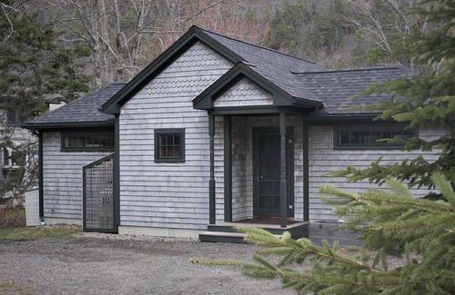 Camden Cottage | Cozy lakefront cottage w/seasonal hot tub. Mountain views, minutes to town/ocean