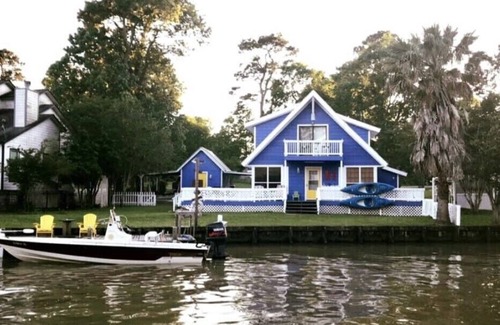 Pointblank Cabin | Cozy Lakefront Getaway On Lake Livingston. No Pets Allowed