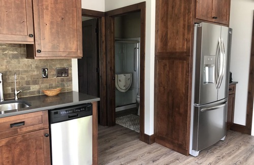 Westford Apartment | Cozy Lakefront on Pymatuning with Dock and EV Power