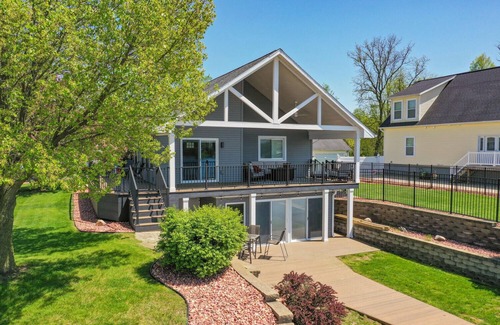 Union House | Cozy LakeHouse on Baldwin Lake, Great outdoor space with Boat Rental Available!