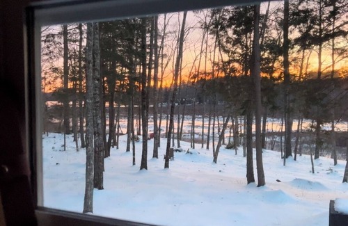 Palermo House | Cozy Lakehouse on Sheepscot Pond. Scenic views of the Lake & Bird Sanctuary.
