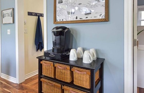 Severn Cottage | Cozy Lakeside Cottage Retreat with Kayaks, Paddle Boat & Sunset Waterfront Views