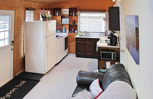 Timberlea House | Cozy Lakeside Getaway, Sleeps 8, Only 15 Minutes from Downtown Halifax