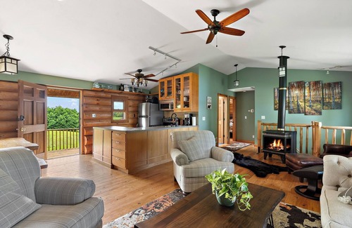 Lindstrom Cabin | Cozy Lakeside Log Cabin With 2 FireplacesnThe Hidden Pines Log Cabin