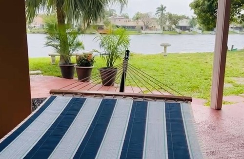 Pembroke Pines Apartment | Cozy lakeside private suite with private bath and entrance