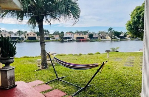 Pembroke Pines Apartment | Cozy lakeside private suite with private bath and entrance