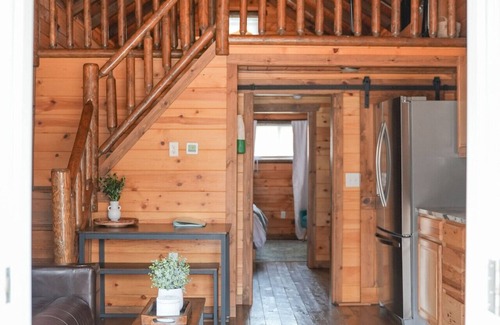 Ashtabula Apartment | Cozy Lakeview Cabin, Pet Friendly, Near Wineries and Geneva-on-the-Lake