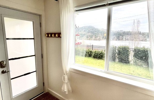 Langford Apartment | Cozy Lakeview Suite - Steps To The Beach & 15 Min To Downtown