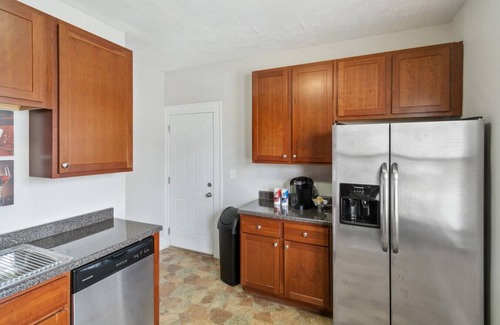 Waukegan House | Cozy, Large Home with 6 Bedrooms Near Naval Base!