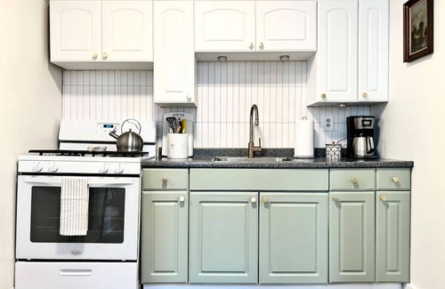 Lower Lawrenceville Apartment | Cozy Lawrenceville Flat.