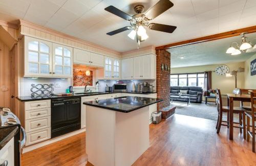 Lewiston House | Cozy Lewiston Home Less Than 10 Mi to Niagara Falls!