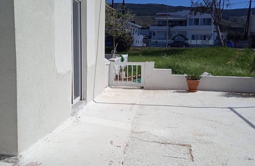 Paradisi House | Cozy little home next to the Sea with a patio