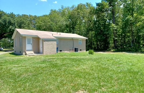 Moncks Corner House | Cozy Little Nook, located 5 minutes from Moncks Corner.
