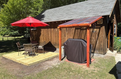 Gould City Cabin | Cozy Little Red Lodge in Michigan’s Upper Peninsula