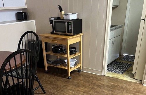 Ashtabula Apartment | Cozy little studio apt within 2 miles of lakeshore park!