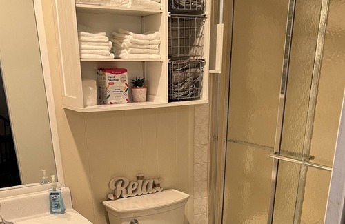 Ashtabula Apartment | Cozy little studio apt within 2 miles of lakeshore park!