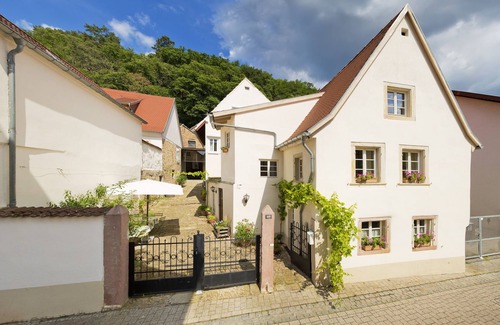 Neustadt-Haardt House | Cozy living between forest, vines and almond trees in the Pfalzhäusel
