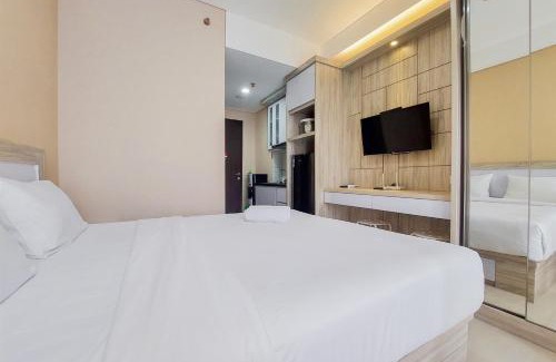 Ciputat Apartment | Cozy Living Studio at Transpark Bintaro Apartment By Travelio