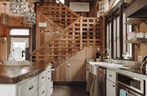 Carlton Landing House | Cozy Lodge at Carlton Landing with Free Firewood & Fragrance Free