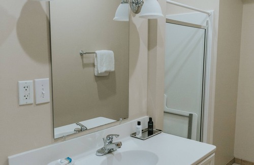 Midlothian Cottage | Cozy lodge on the Independence golf course. 15 minutes from Short Pump.