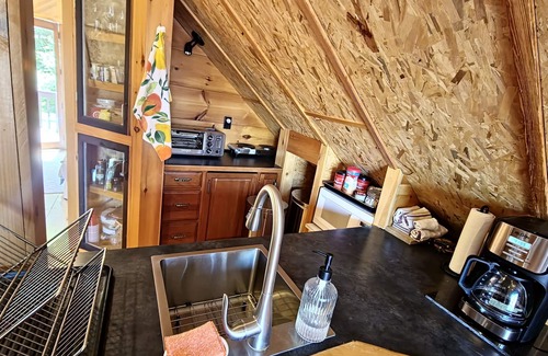 Tyringham Ski Chalet | COZY LOFT w/PRIVATE BEACH ON GORGEOUS MOUNTAIN LAKE IN THE BERKSHIRES