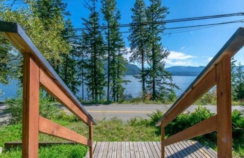 Celista Cabin | Cozy Log Cabin by the Lake