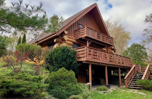 Bethany Cottage | Cozy Log Cabin an hour from Toronto
