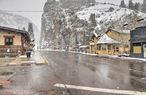 Creede House | Cozy Log Cabin Escape In the Heart of Creede!