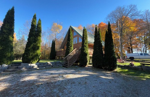 Gannon Village Cabin | Cozy Log Cabin Getaway | 2 Hours from GTA | Peace & Pines