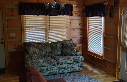 Canton Cabin | Cozy Log Cabin Getaway Waynesville, Smokey Mountains, Blue ridge Parkway