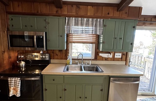 Luray Cabin | Cozy log cabin~hot tub~fireplace~waterfront~firepit~ Pets welcome!