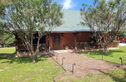 Georgetown Cabin | Cozy Log Cabin in the Woods Near Lake Georgetown and Suncity Dell Webb