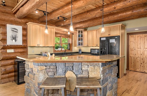 Sylva Cabin | Cozy Log Cabin in the Clouds.