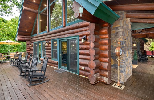 Sylva Cabin | Cozy Log Cabin in the Clouds.