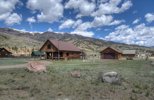 Creede House | Cozy Log Cabin - Mountain Views - ATV's Welcome Near Creede