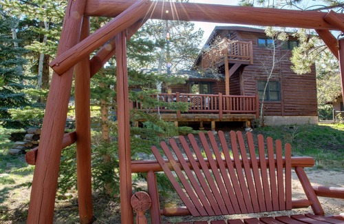 Estes Park Cabin | Cozy Log Cabin on Fall River