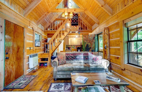 Bean Station Cabin | Cozy Log Cabin on 11 Acres: 3 Mi to Cherokee Lake!