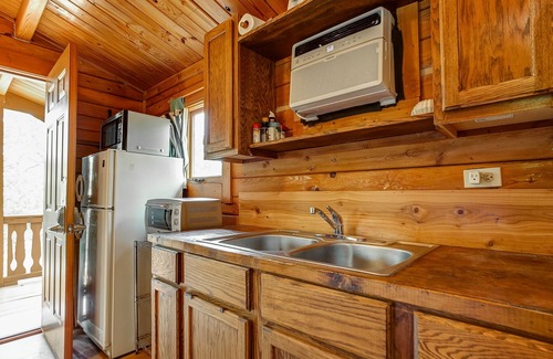 Blanco Cabin | Cozy Log Cabin on Miller Creek - 5 mi south of downtown Johnson City