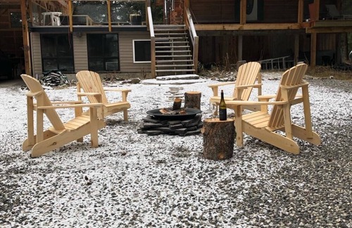 Bridge Lake Cabin | Cozy log cabin & studio on interlakes highway