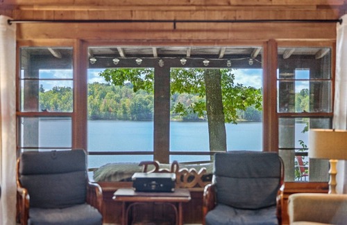 Le Roy Cabin | Cozy log cabin with amazing lake views!